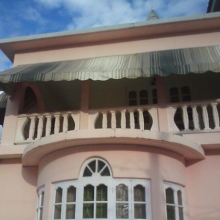 G&R Guesthouse Фальмаут Экстерьер фото
